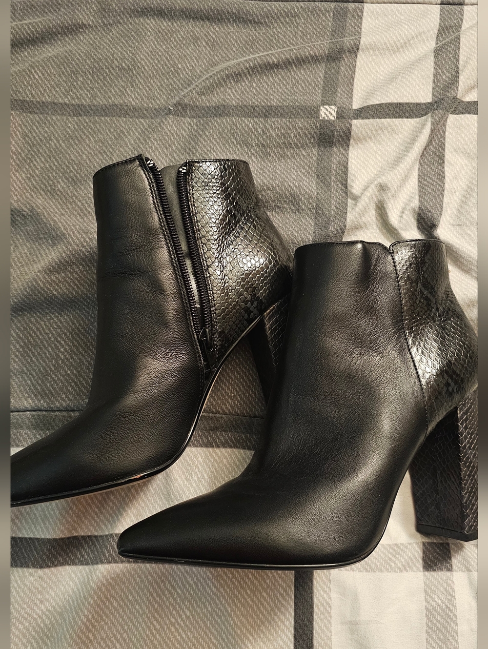 Saks Fifth Avenue Boots Size 8